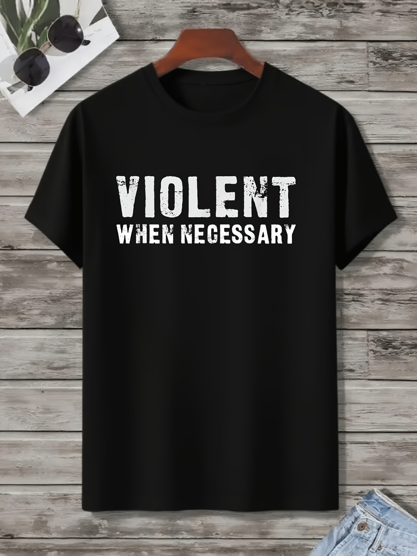 Street Style Fashion Quotes - ในสถานการณ์ที่จำเป็น เราสามารถแสดงความดุดันได้เช่นกัน เสื้อยืดสีดำสไตล์วินเทจพร้อมข้อความแนวอาร์ต, เสื้อสไตล์สตรีท, แฟชั่นฤดูร้อนที่ชวนคิด, ดีไซน์ระบายอากาศสำหรับทุกเพศ,