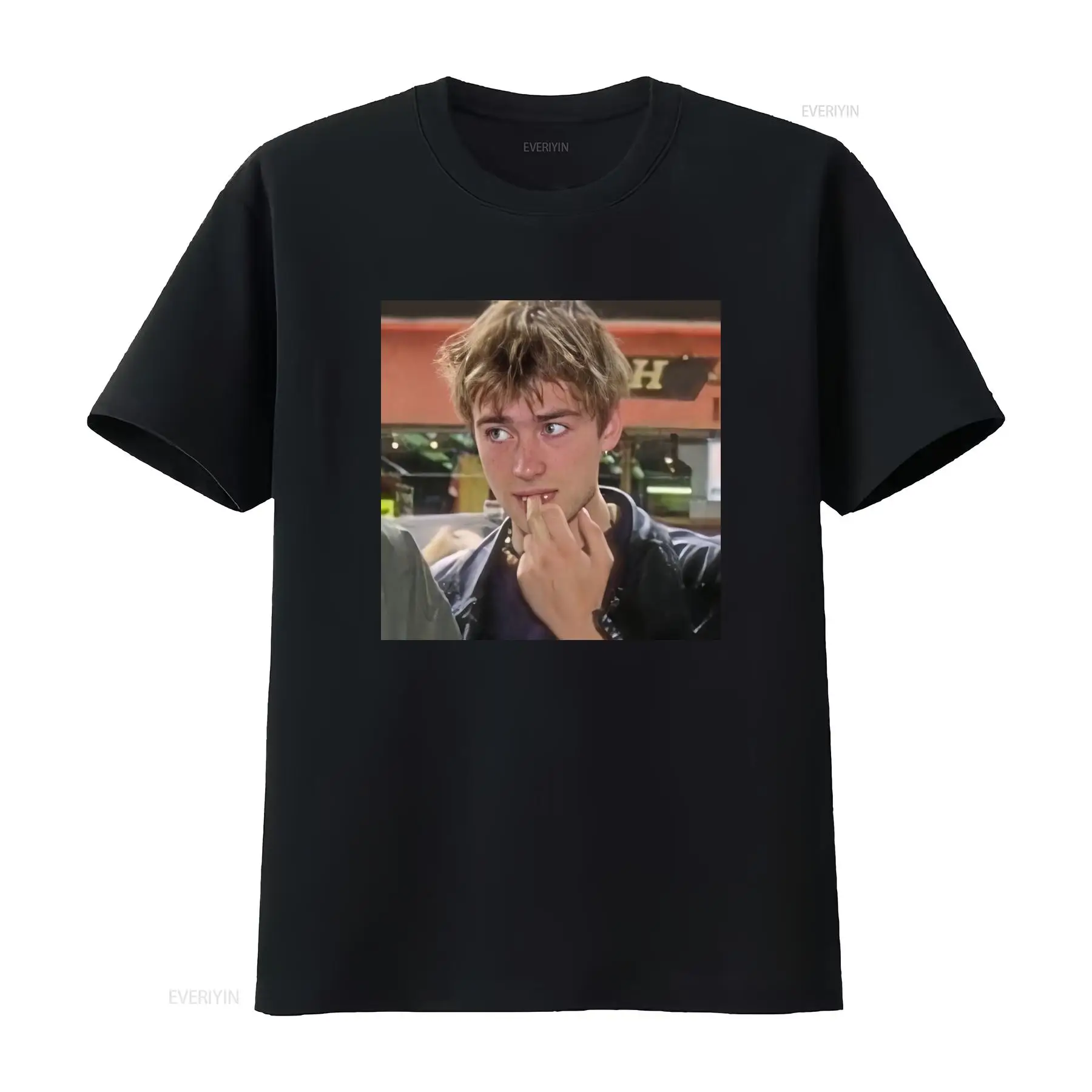 Street Fashion Mood - เสื้อยืดพิมพ์ลาย Damon Albarn สำหรับผู้ชาย ดีไซน์มีสไตล์และโดดเด่น วินเทจ