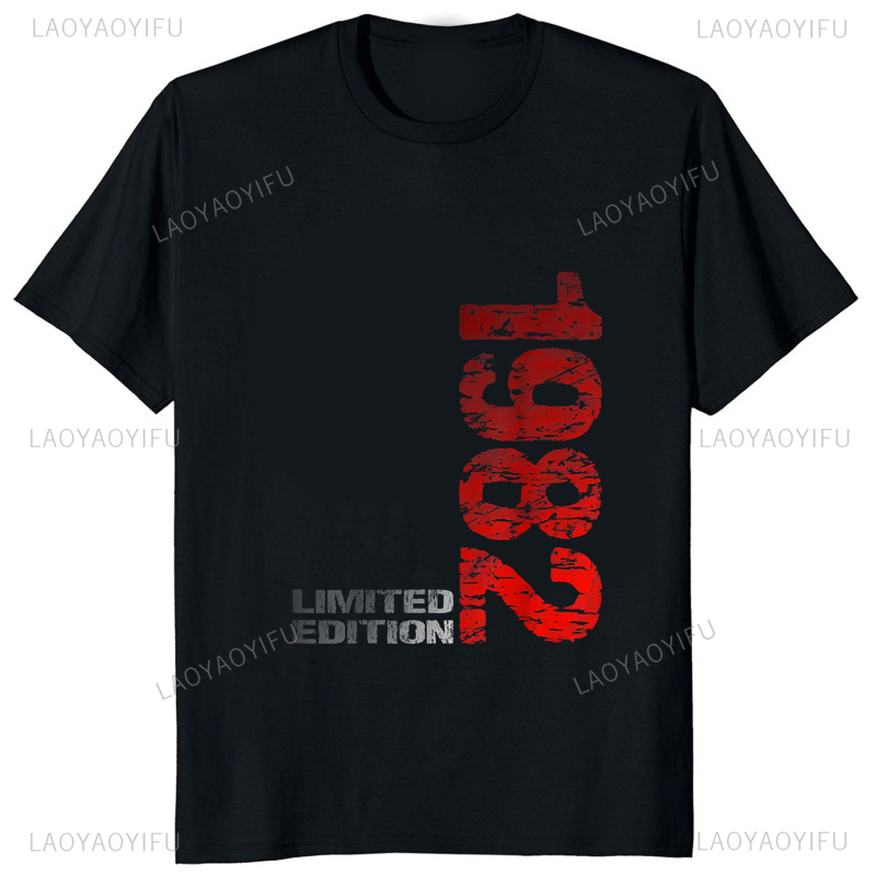 Street Fashion Mood - เสื้อยืดพิมพ์ลายวินเทจ1982รุ่นลิมิเต็ด80s แฟชั่นสตรีทแวร์เสื้อของขวัญวันเกิดเสื้อยืดฮิปฮอปฮาราจูกุ Y2K ผู้ชาย