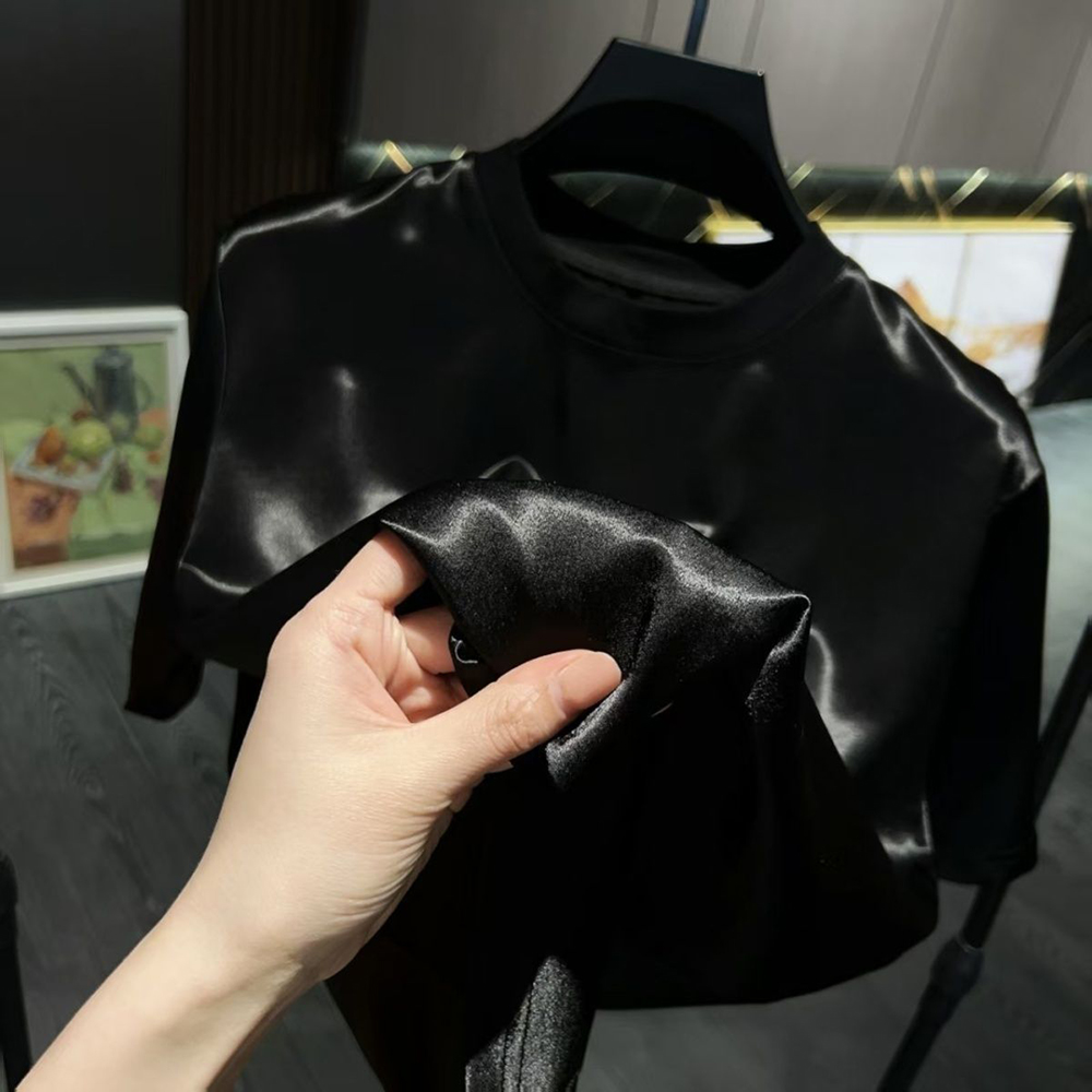 ชุดเซ็ตเสื้อยืดและกางเกงผ้าซาต - Street Fashion Mood บทวิจารณ์และราคา