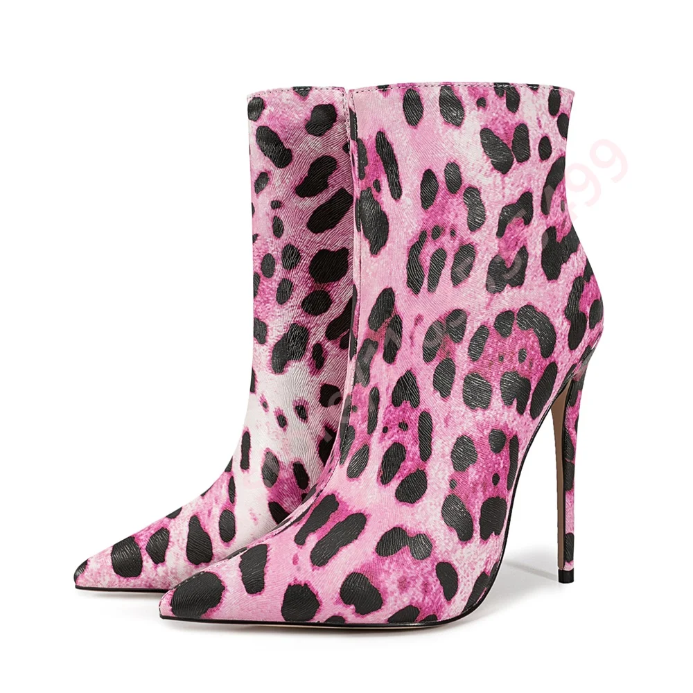 รองเท้าบูทส้นเข็มปลายแหลมลายเส - Street Fashion Fall 2025 บทวิจารณ์และราคา