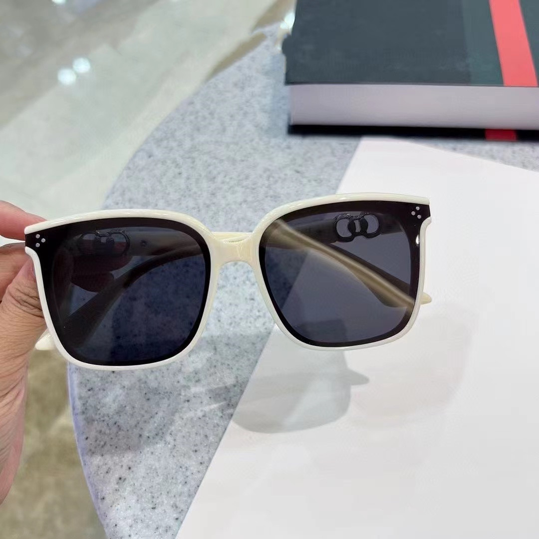 แว่นกันแดดผู้หญิงสไตล์เดิมรุ่น - Italy Fashion Street บทวิจารณ์และราคา